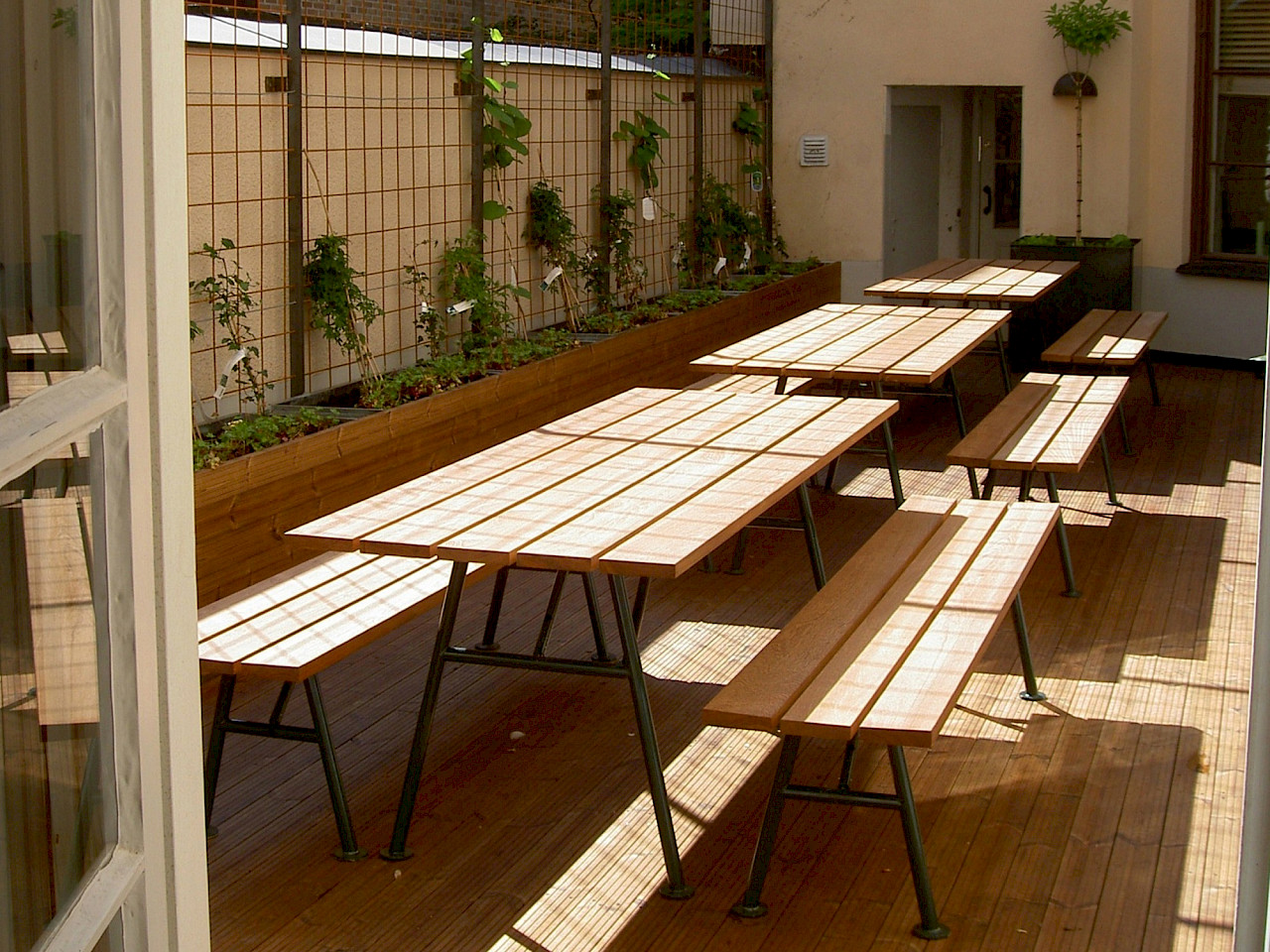 Complete set of picnic tables and chairs - Image 3