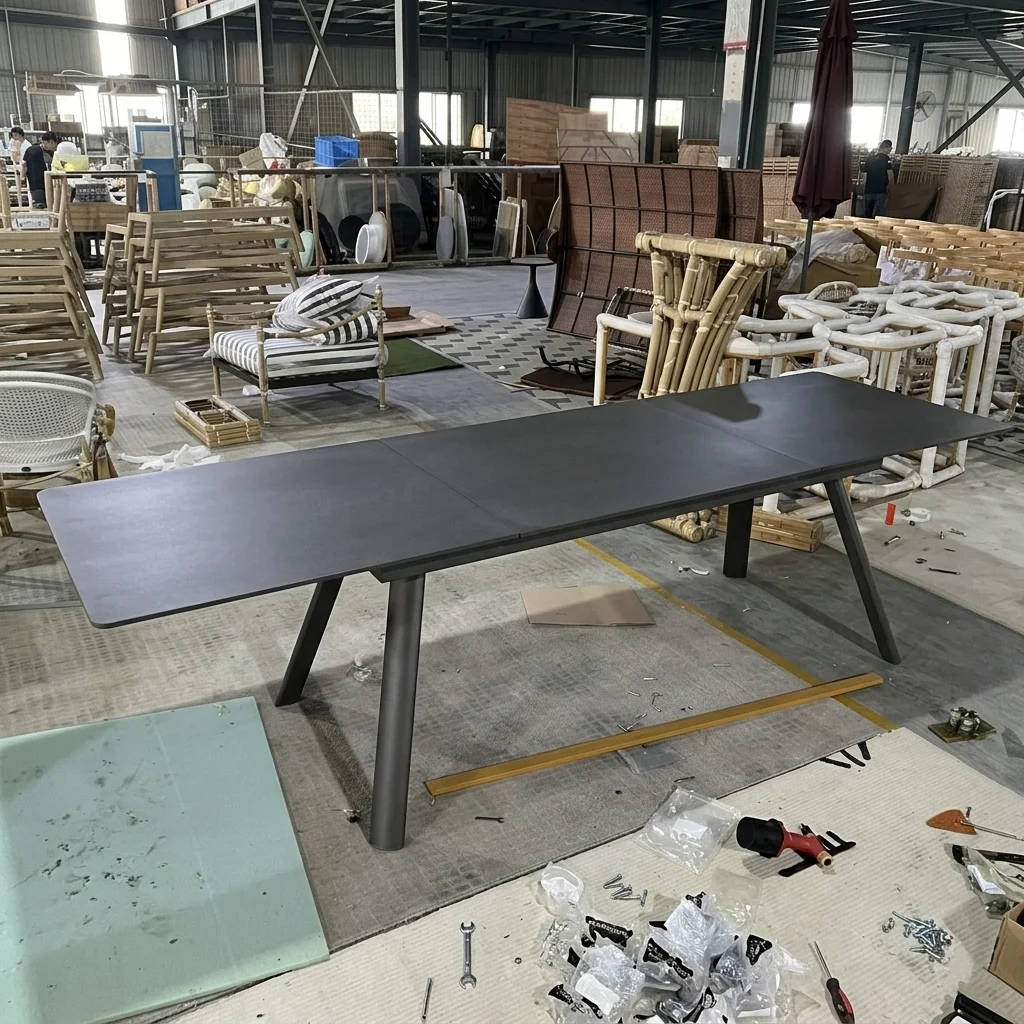 heavy duty extendable outdoor dining table - Image 3